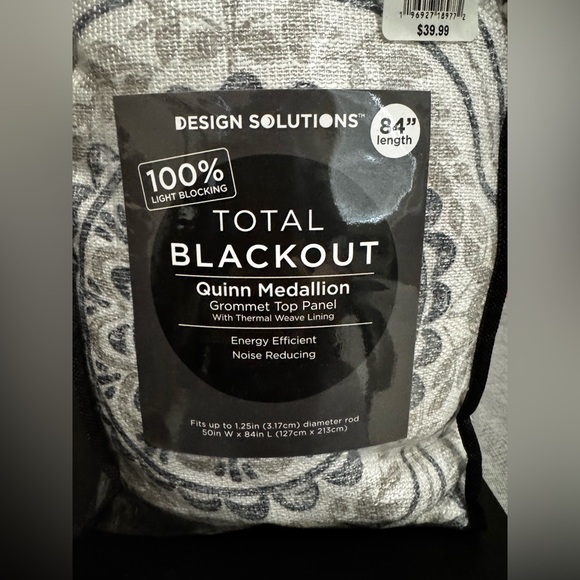 Curtain - Picture 3 of 4